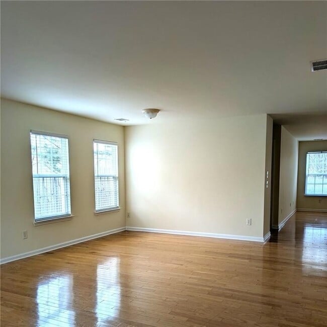 Photo - 3075 Whittier Way