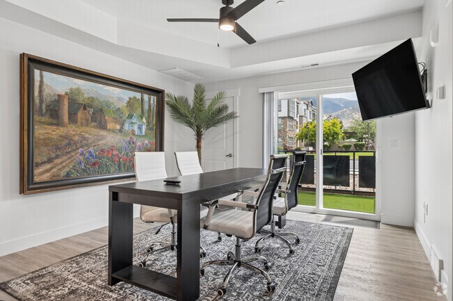 1BR, 1BA - 688SF - Living Room