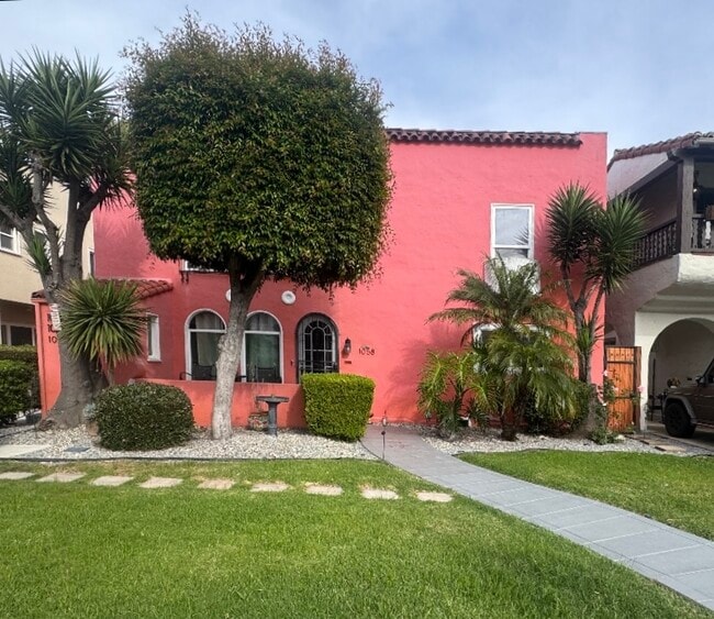 Photo - 1056 S Redondo Blvd Unidad 1058