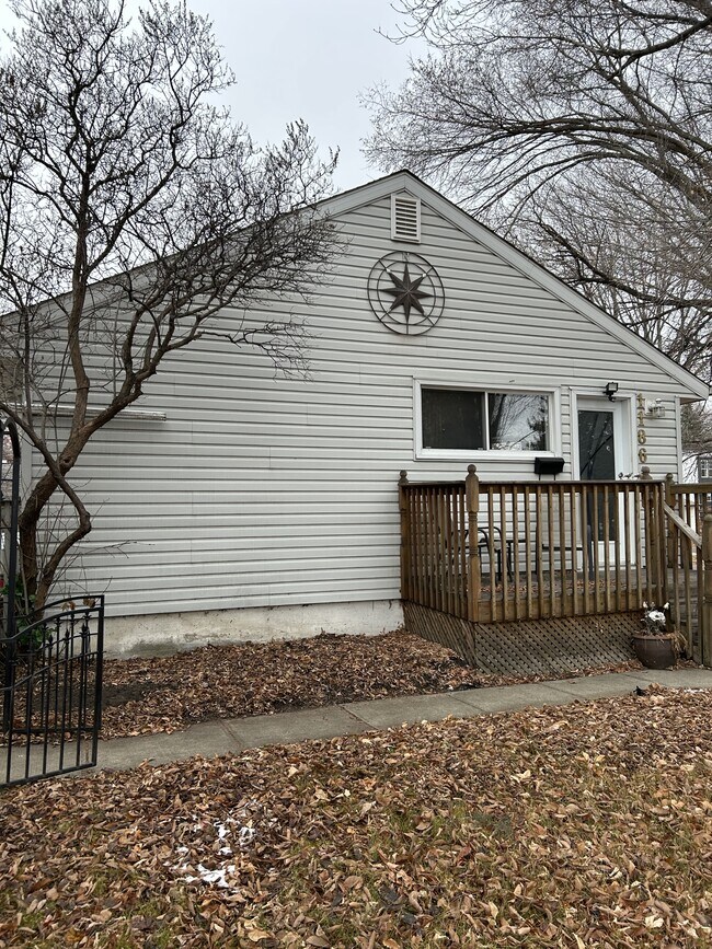 Photo - 11864-11858 58 St NW