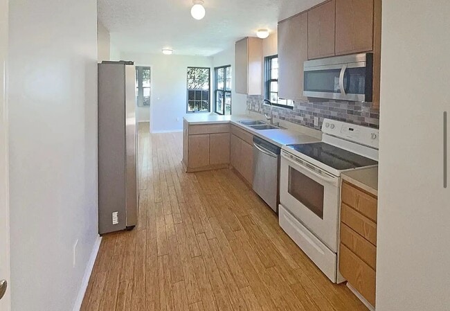 Photo - Beautiful 2 bed 2 bath with updated kitchen