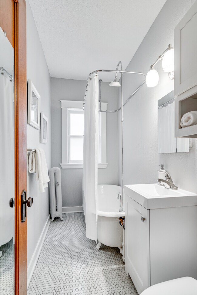 Brand New Renovated Studio