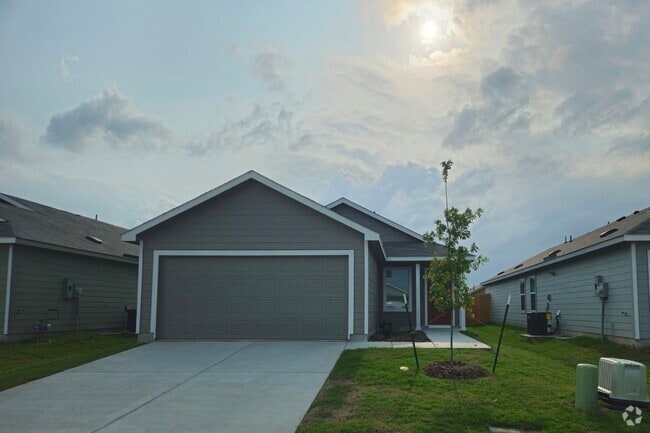 Building Photo - 810 Pawpaw Dr Rental