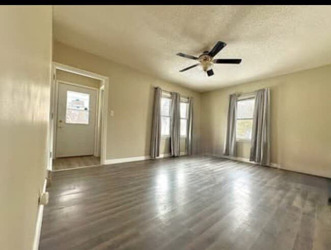 Photo - 815 Main St S