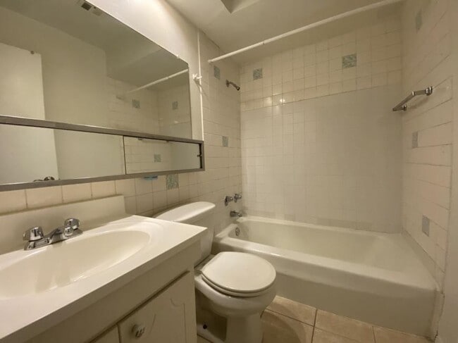 Photo - 1 bedroom in Chicago IL 60657 Unit 307