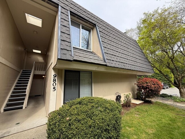 Building Photo - Updated 2BR Condo Near Juanita Village & Beach – Pool, Gym, Parking Included Unit 107