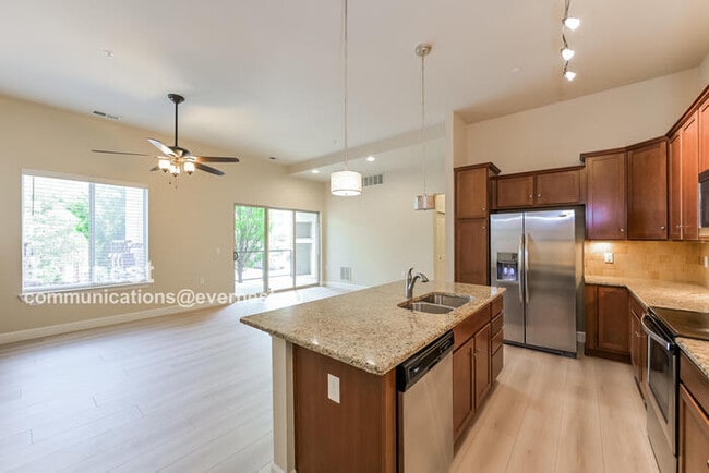 Photo - 305 Inverness Way S