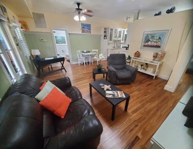 Building Photo - 226 NE 1st Ave Unit Coco Palm Ste