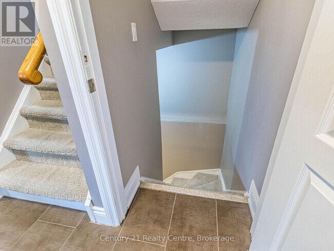 Photo - 34 Niagara Pl