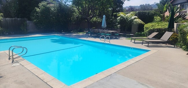 Photo - Modern & Fully Furnished Townhouse with Mo...