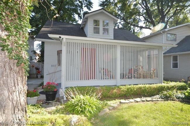 Photo - 932 Humphrey Ave