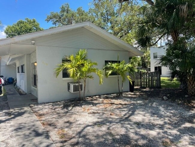 Building Photo - 419 Pineapple St Unit A