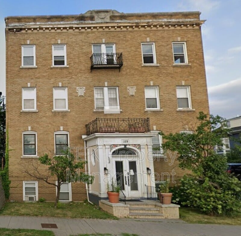 Photo - 189 Lake Ave