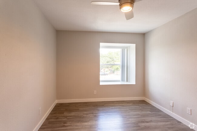 2 BR, 1.5 BA 1010 SF