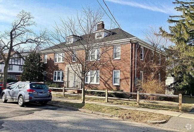 Building Photo - Great location, close to Quincy Center! Rental