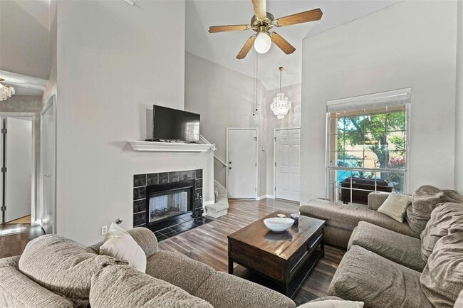 Photo - 9000 Wellesley Dr