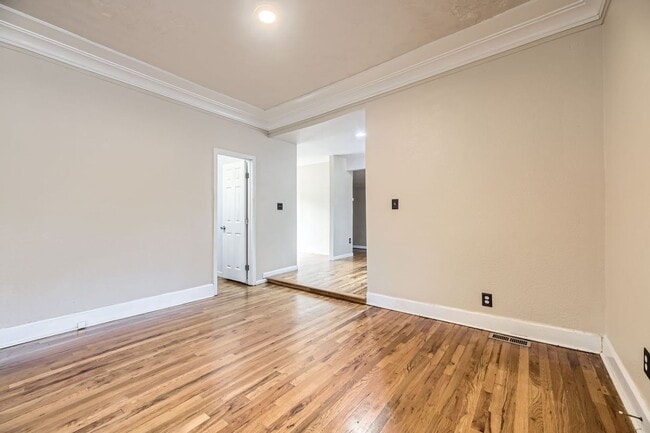 Photo - 5339 S Windermere St