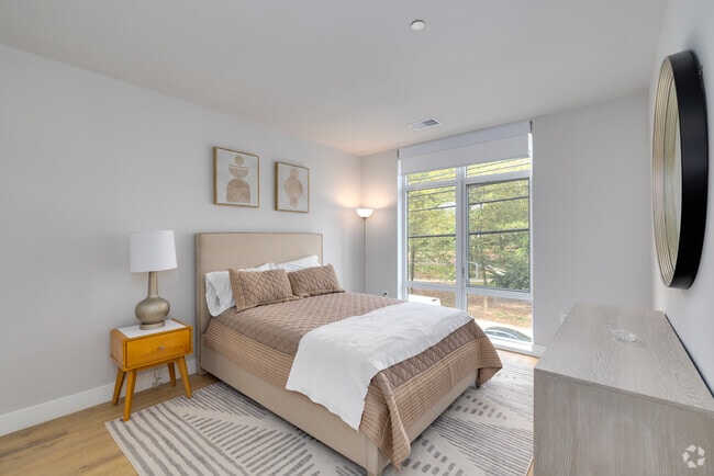 2BR, 2BA - 925SF - Primary Bedroom