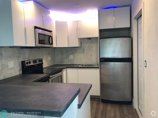 Building Photo - 1298 NE 33rd St Unit A Rental