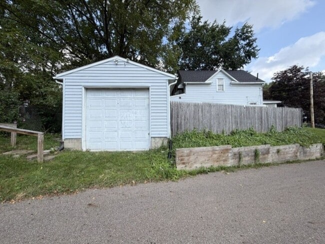 Photo - 2162 8th St SW