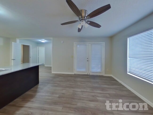 Photo - 904 W Yale Dr