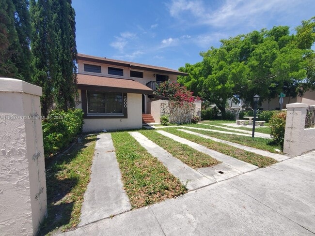 Building Photo - 600 SW 89th Ct Unit B-First Floor Rental
