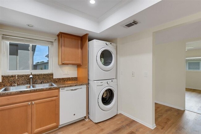 Photo - 66 Strathmore Blvd