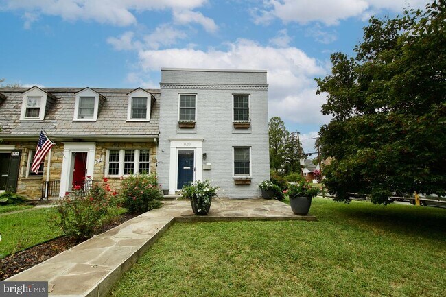 Photo - 1820 Leslie Ave Townhome