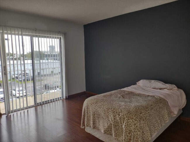 Photo - 1100 NE 1st Ct Unit 305