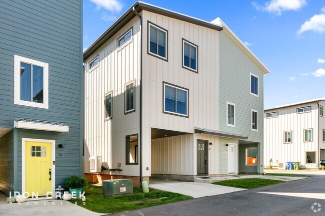 Building Photo - Stunning Compact Cottage in South Asheville Rental