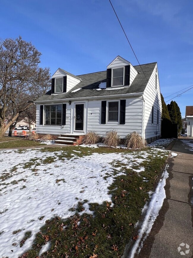 Building Photo - 3 bedroom, 2 bathroom with garage Rental