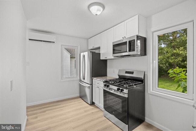 Photo - 318 Essex Ave