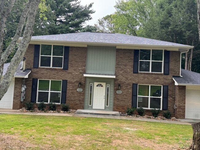 Photo - 1022 Parrish Rd