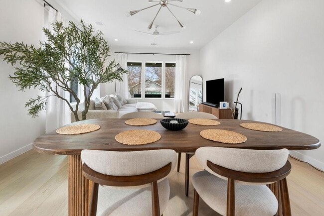 Photo - 2912 E 13th St