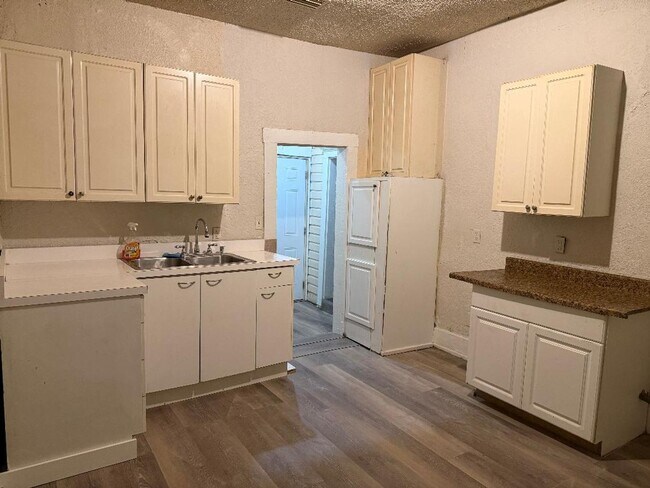 Photo - 1966 W 26th St