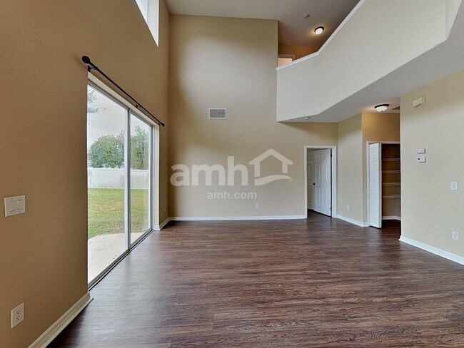 Photo - 1419 Hunterman Ln