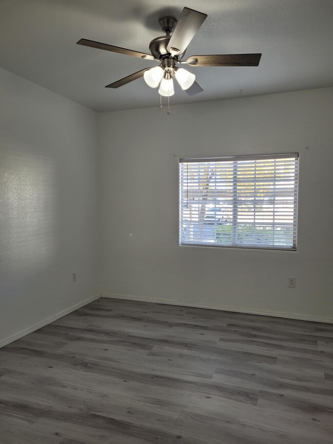 Photo - 3318 N Decatur Blvd Unidad 1050