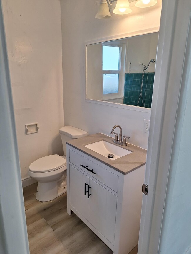 2038 N Cedar Ave Unit 2038 N Cedar Ave