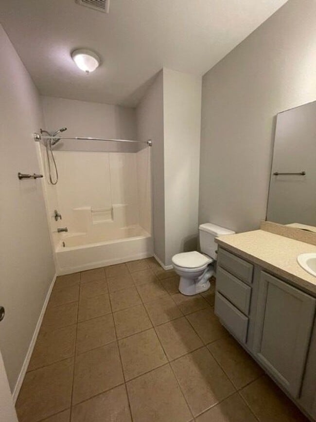 Photo - 4 Bedroom Walk out Basement Duplex in Ozark!