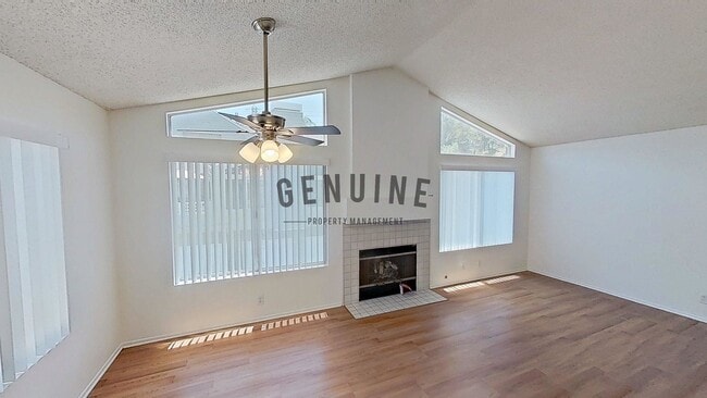 Charming 1Bd Upstairs Condo w/ Den & Garage - Charming 1Bd Upstairs Condo w/ Den & Garage