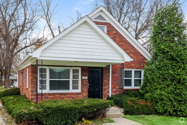 Building Photo - 1123 Clay Ave Rental