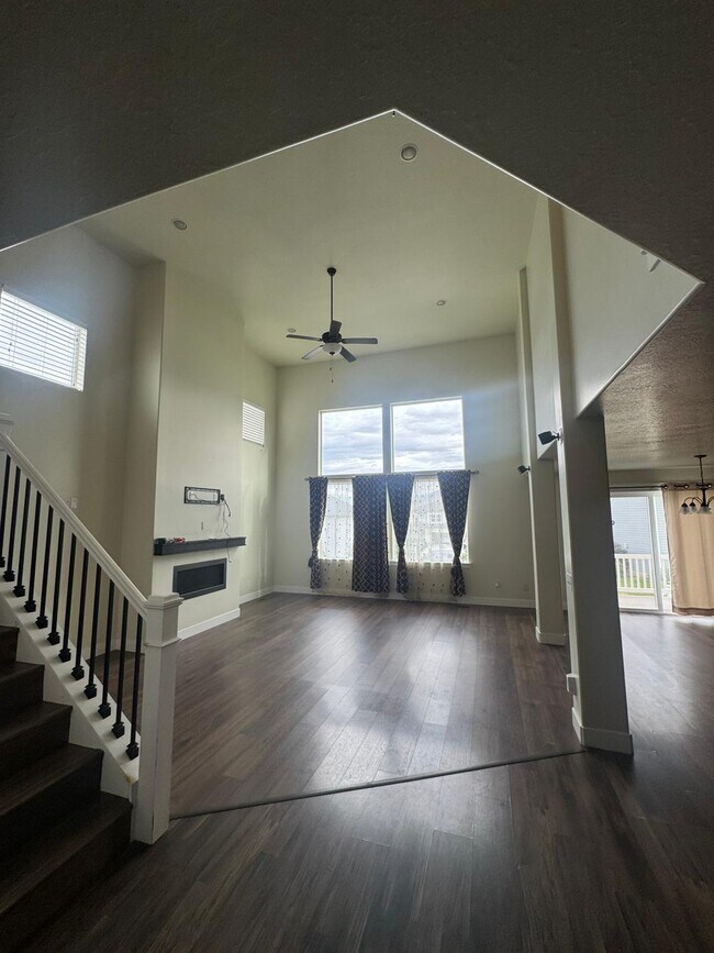 Photo - 1109 W Meridian Dr