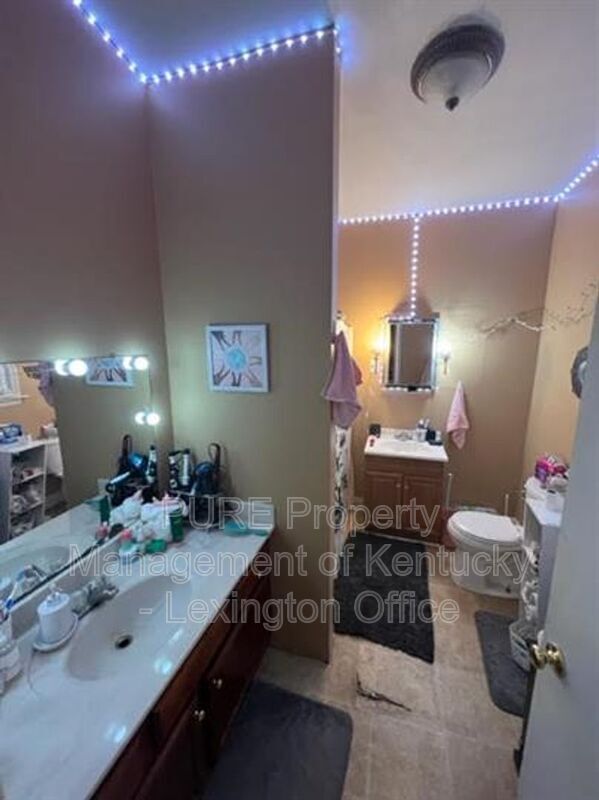 Photo - 444 N Broadway