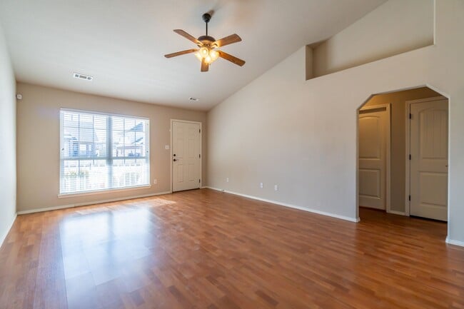 Photo - 7827 Huntington Way