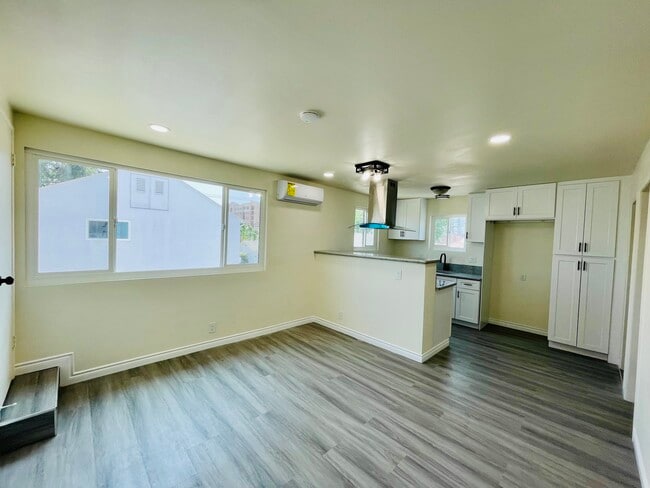 Building Photo - 817 W Hellman Ave Unit C Rental