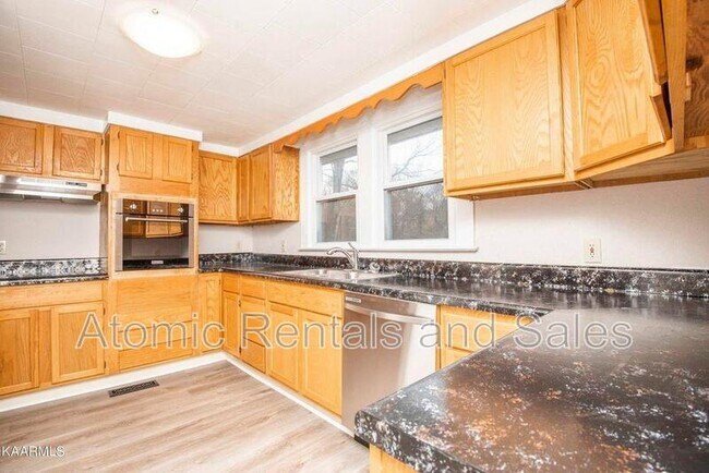 Photo - 703 W 2nd Ave