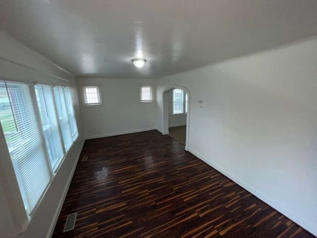Photo - 20290 Annott Ave