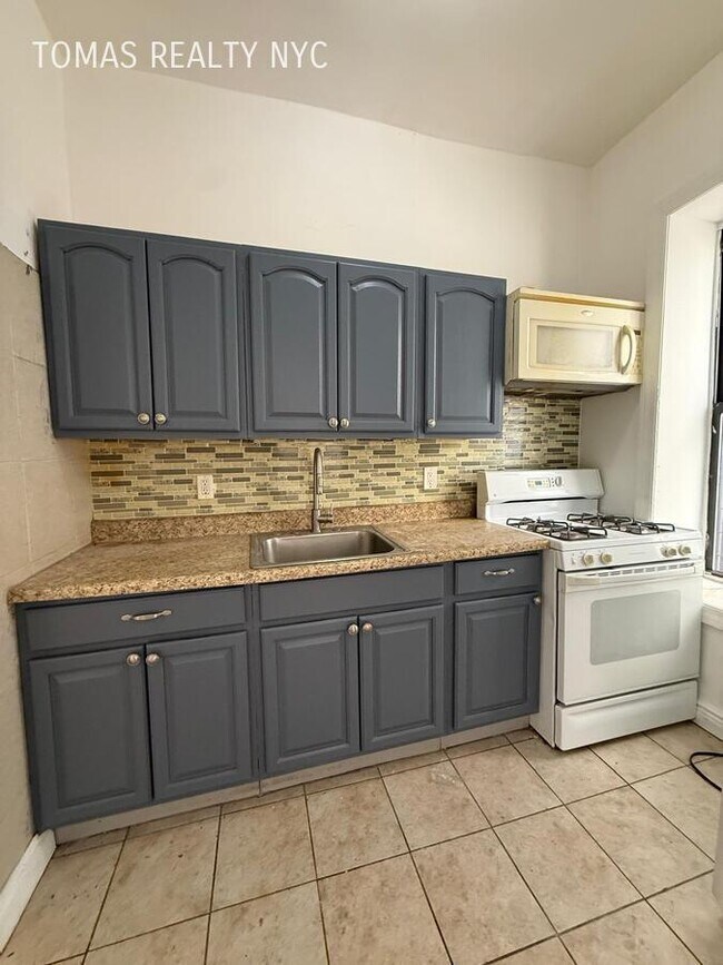 Photo - 1390 Boston Rd