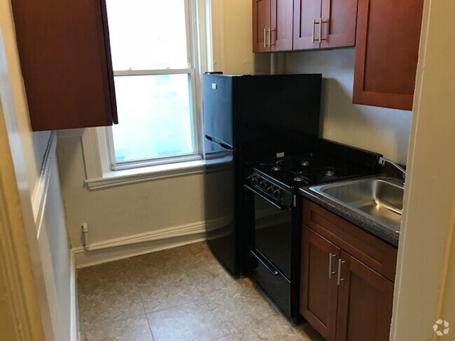 Building Photo - Large updated 2 bed unit with the landlord... Rental