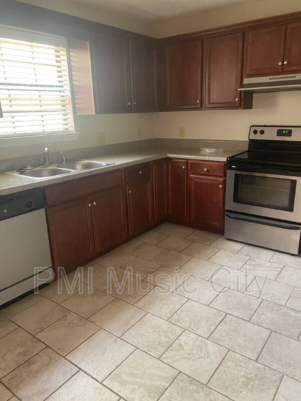 Photo - 325 Deerpoint Dr